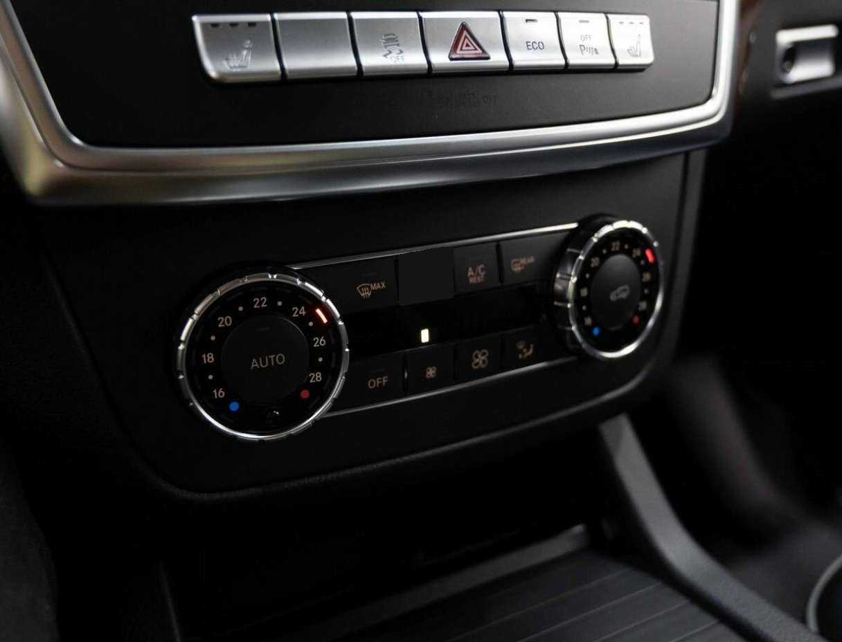 Mercedes-Benz M-Класс 350 CDI, 2012 Фото №23