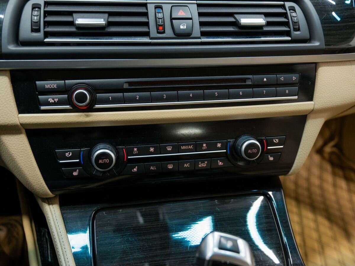 BMW 5 серии 530d xDrive, 2013 Фото №22