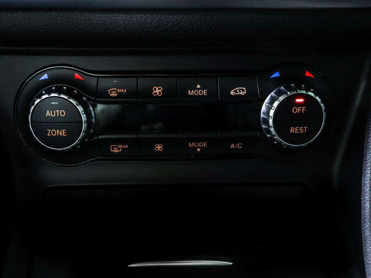 Mercedes-Benz CLA 250, 2014 Фото №17