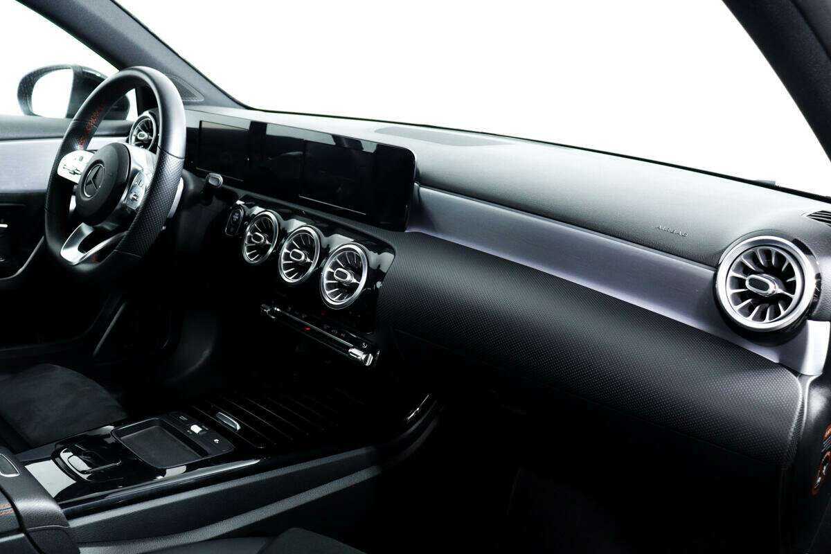 Mercedes-Benz A-Класс 200, 2020 - 25 479 км. | Фото №8