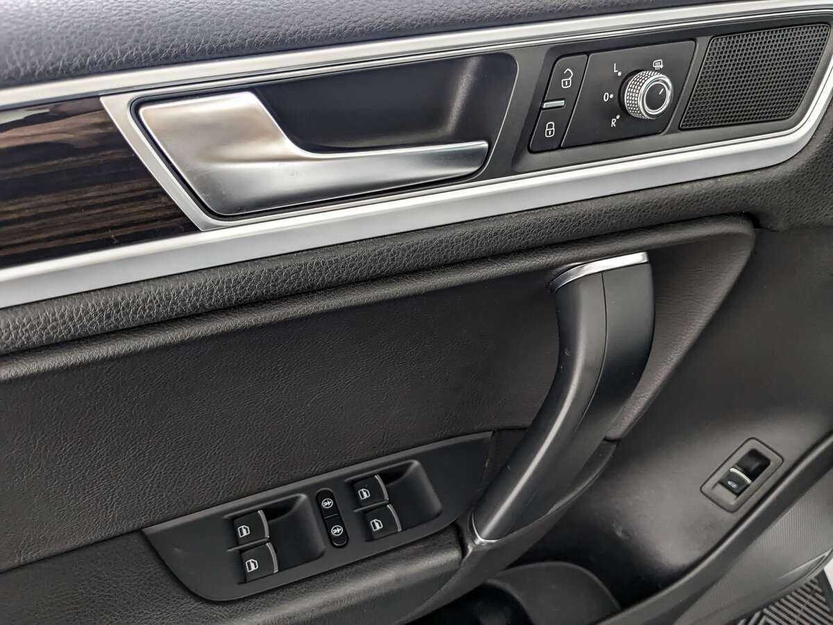 Volkswagen Touareg, 2017 Фото №25