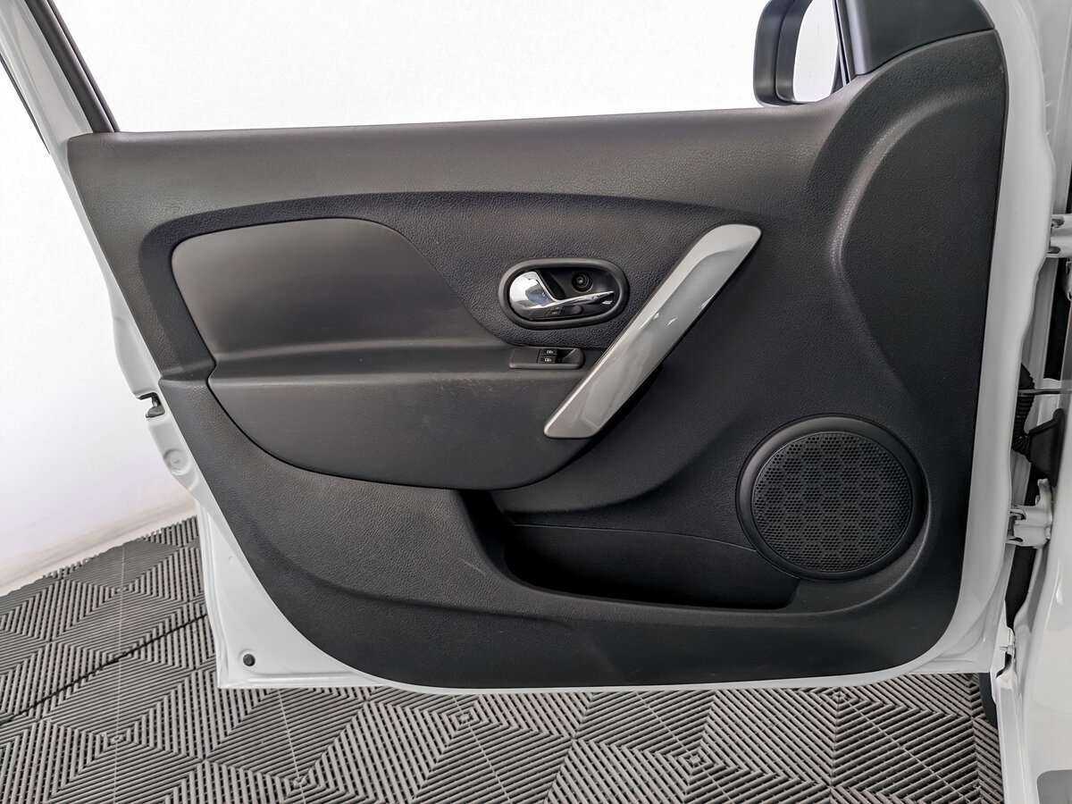 Renault Logan, 2017 Фото №15