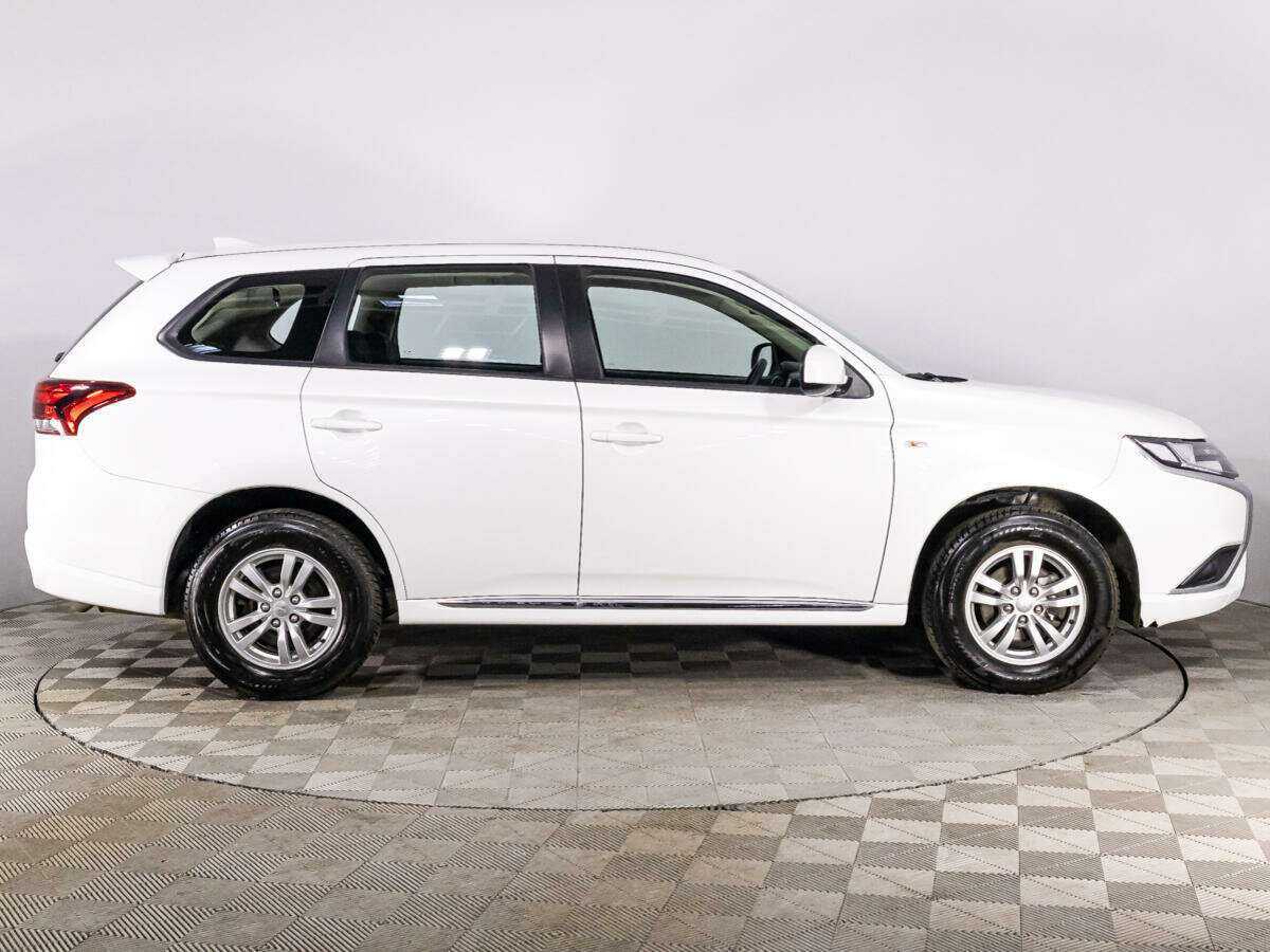 Mitsubishi Outlander, 2022 - 17 063 км. | Фото №4