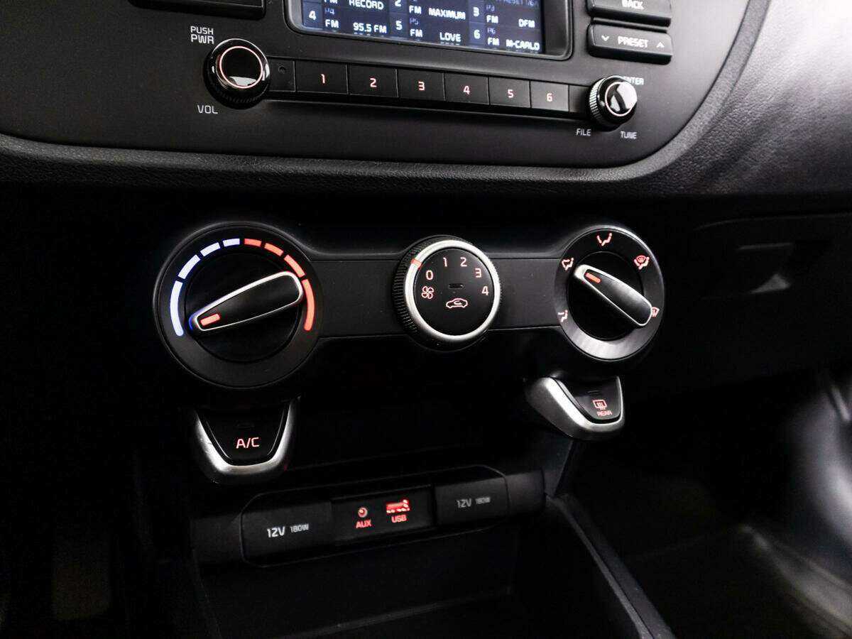 Kia Rio, 2017 Фото №16