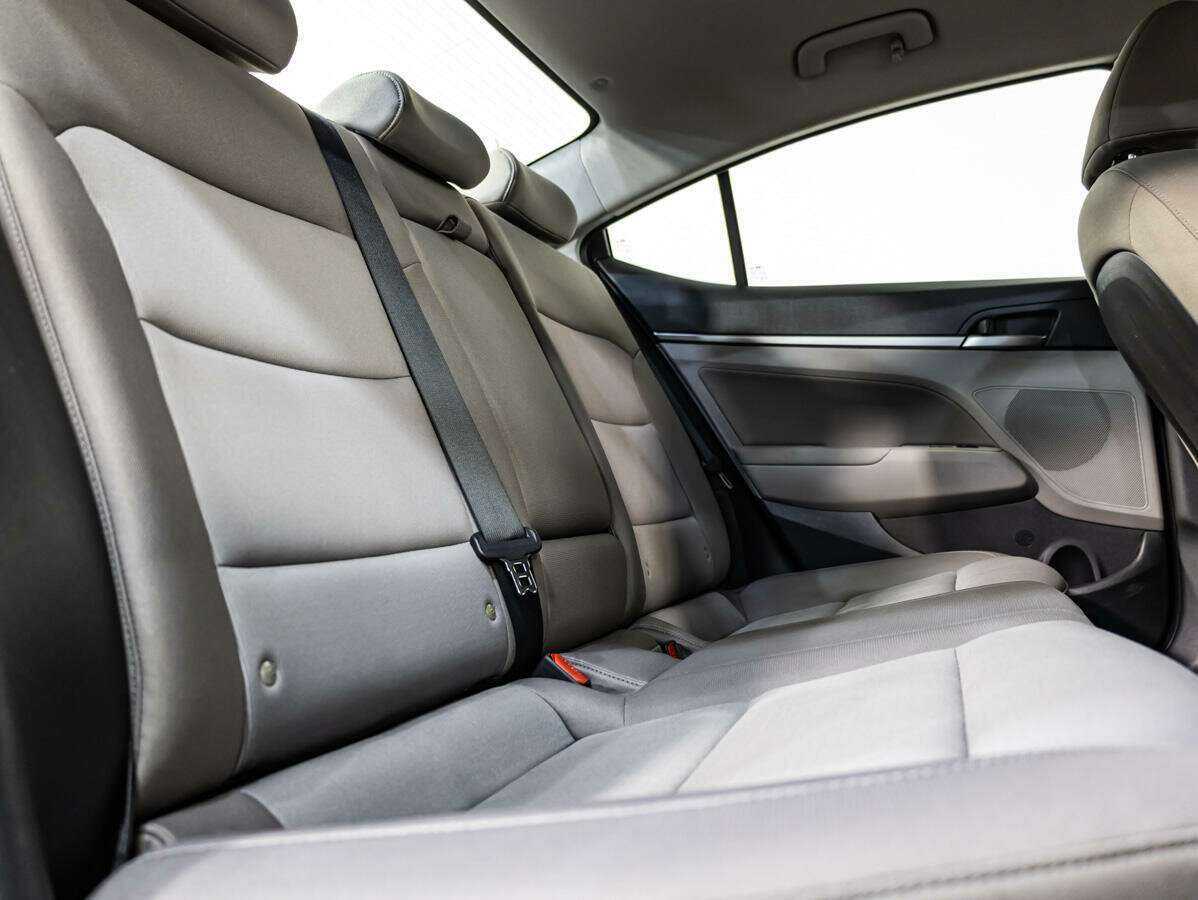 Hyundai Elantra, 2018 Фото №12