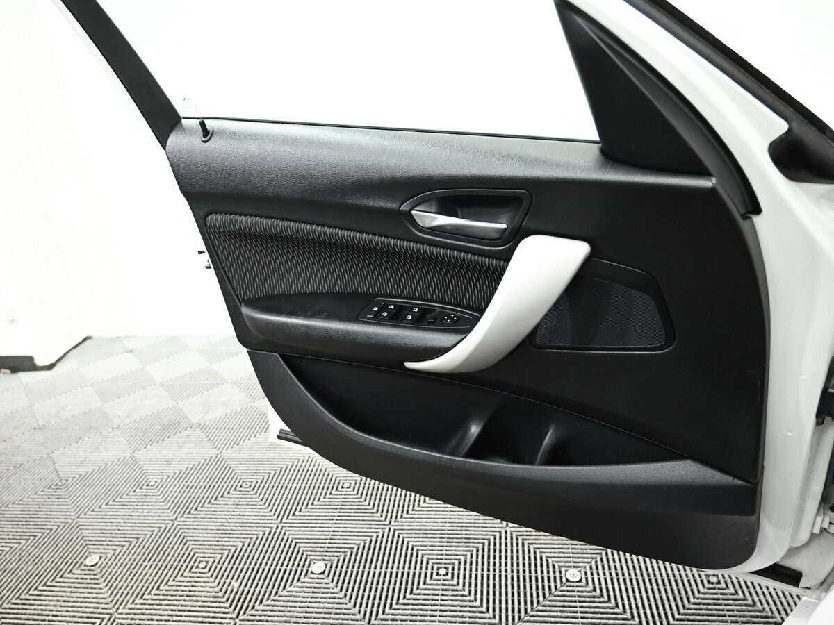 BMW 1 серии 116i, 2013 Фото №9