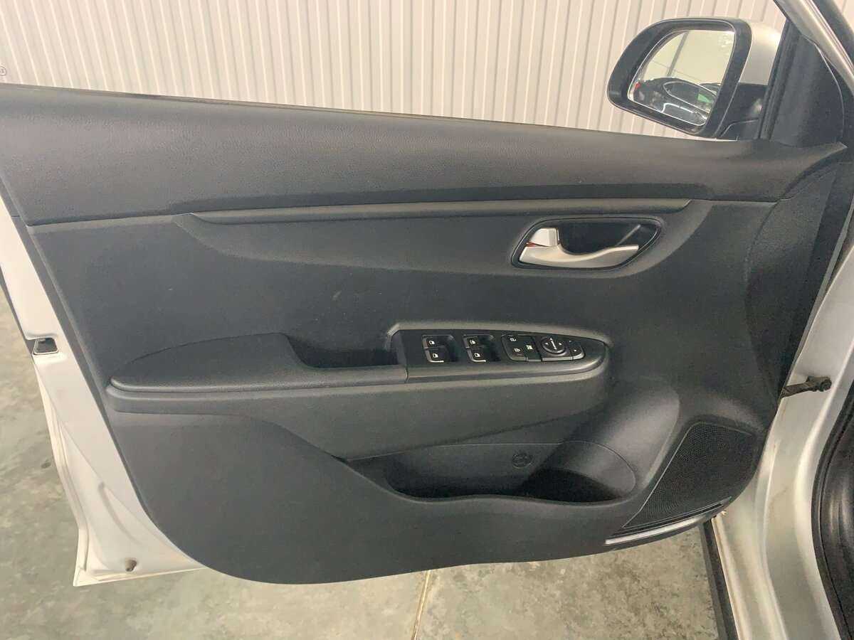 Kia Rio X-Line, 2019 Фото №21