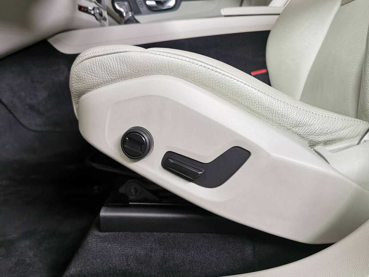 Volvo XC60, 2018 Фото №17