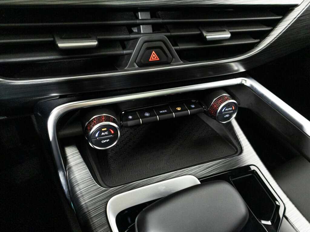 Geely Tugella, 2024 Фото №18