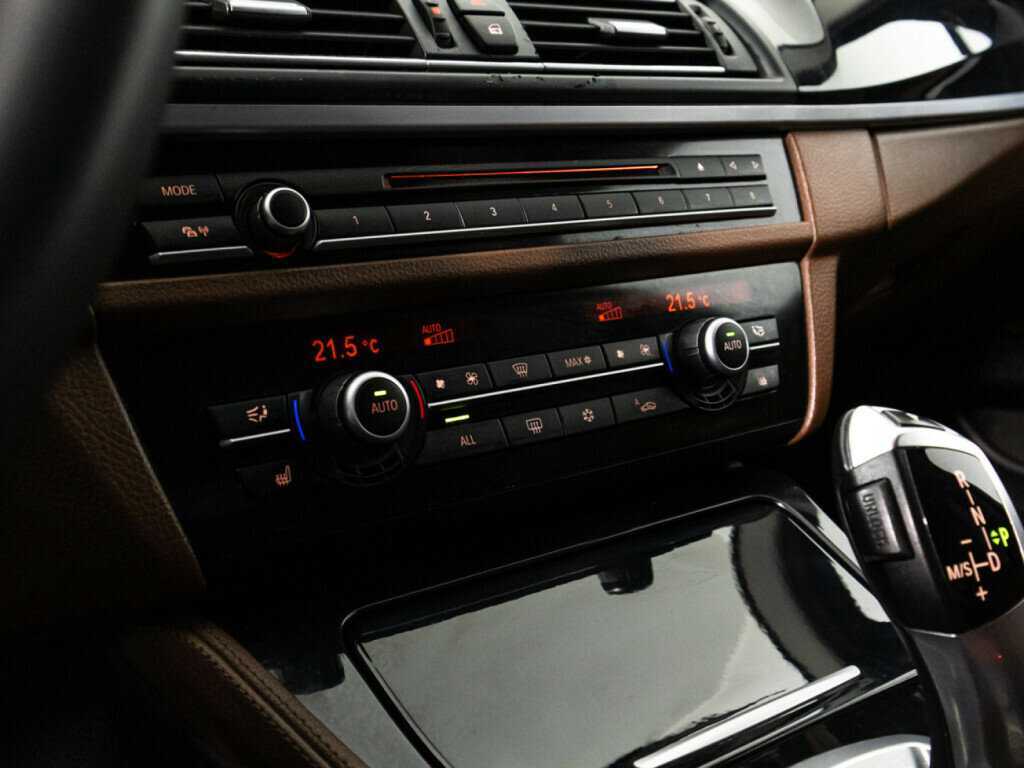 BMW 5 серии 528i xDrive, 2012 Фото №17