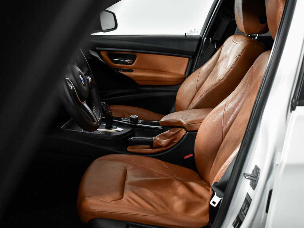 BMW 3 серии 318i, 2017 Фото №13