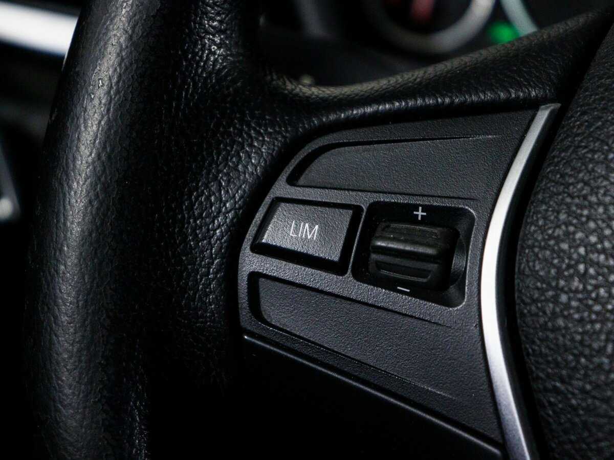 BMW 3 серии 318i, 2015 Фото №17