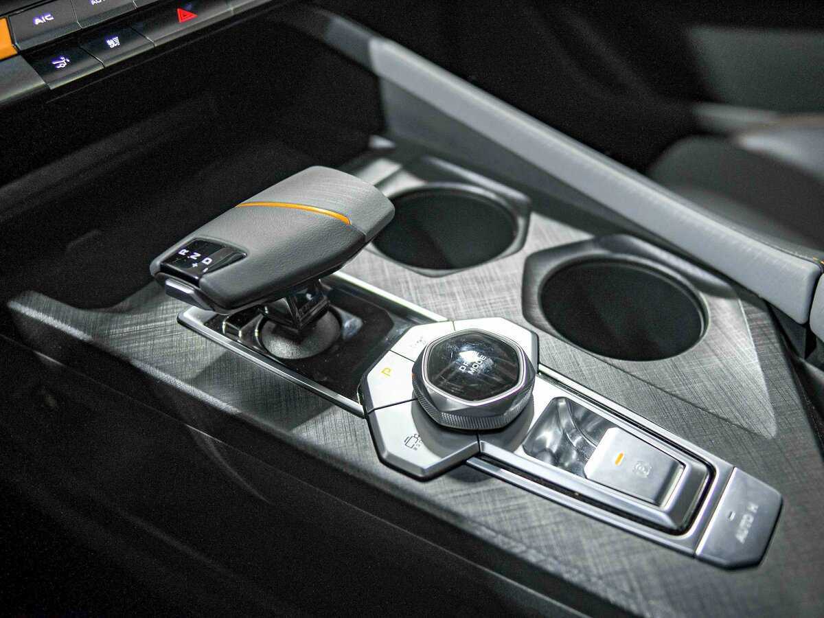 Changan UNI-V, 2023 Фото №15