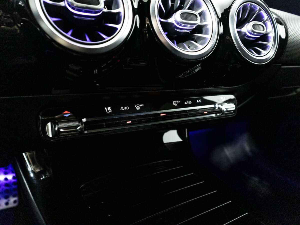 Mercedes-Benz CLA 200, 2019 Фото №15