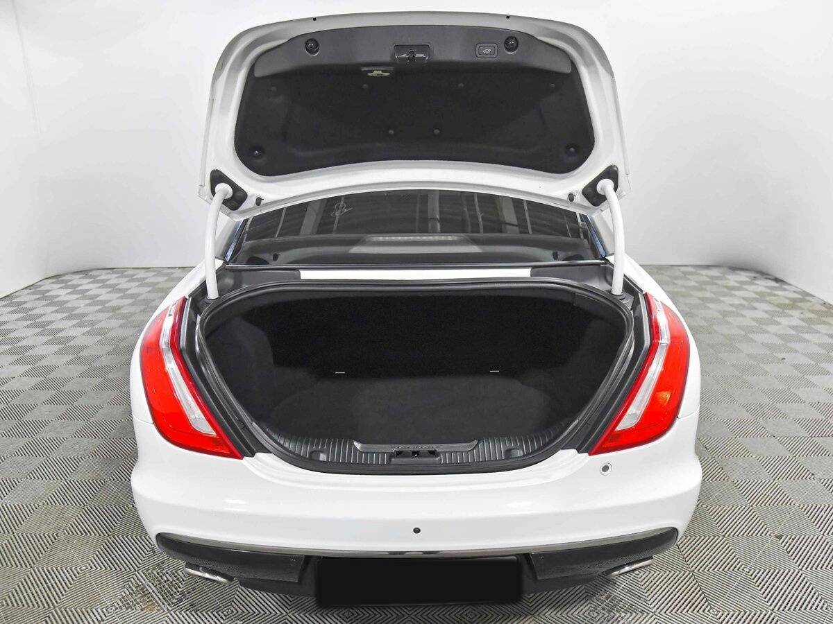 Jaguar XJ, 2016 Фото №22