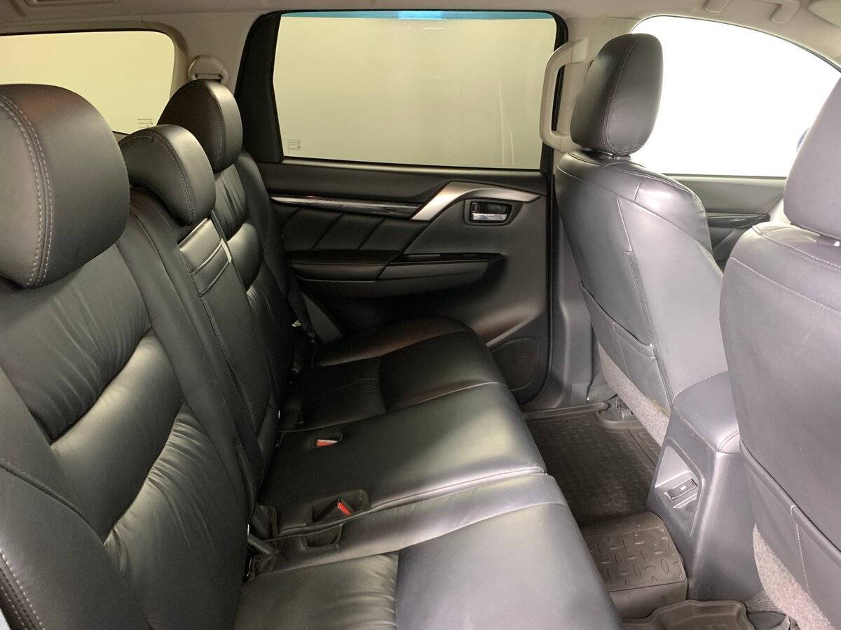 Mitsubishi Pajero Sport, 2018 Фото №17