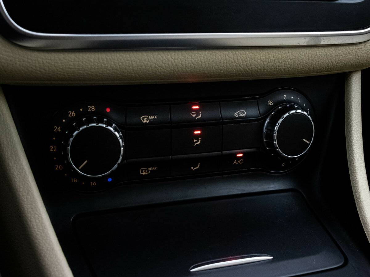 Mercedes-Benz CLA 200, 2013 Фото №14