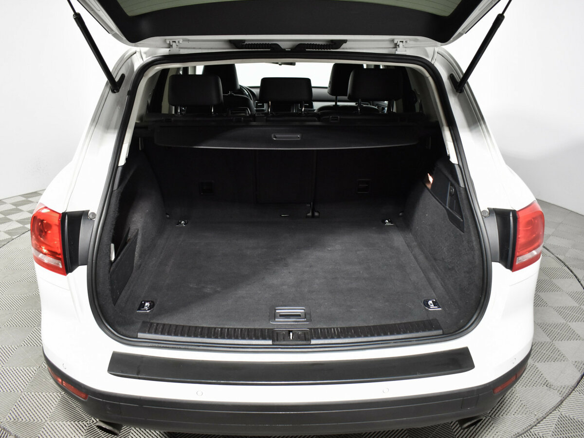 Volkswagen Touareg II Рестайлинг, 2015 Фото №19